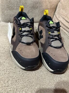 New Balance Men’s Brown & Black Trail Sneakers